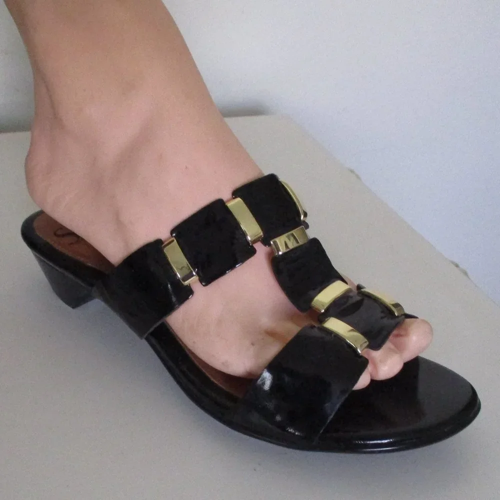 Sofft Womens Black Patent Leather Gold Accents Flat Slide Sandal NWOB - Size 8W - Picture 1 of 10
